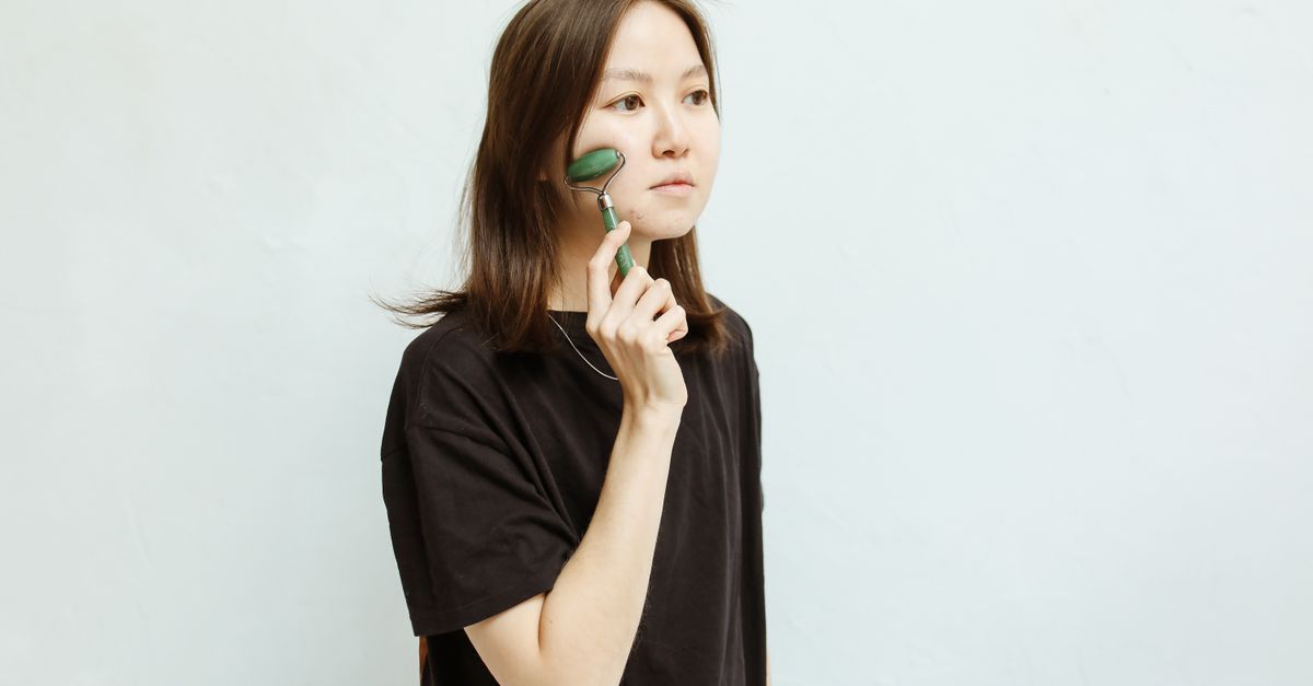 Using a 0.25mm derma roller for thinning hair as part of a home scalp routine
