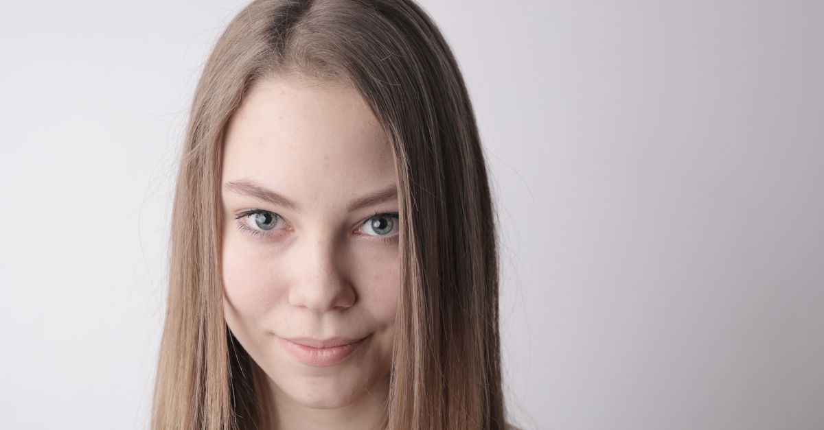 Woman with fine straight hair, a question of hormone therapy hair thickness