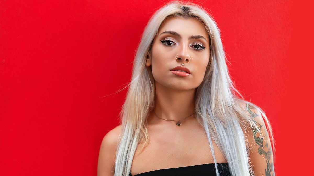 woman with platinum blonde hair, the starting point for how to repair bleach damaged hair