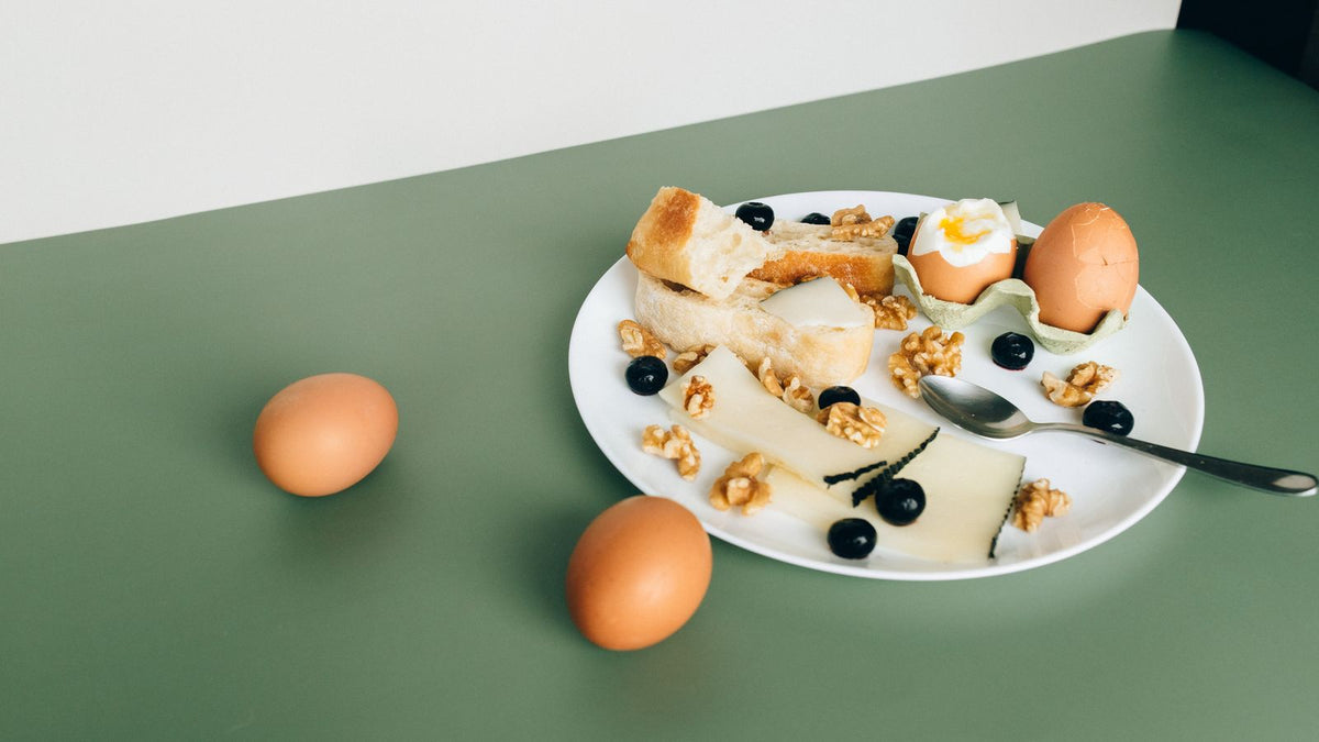 Methionine for hair: a plate of eggs, cheese, walnuts and bread, everyday protein foods