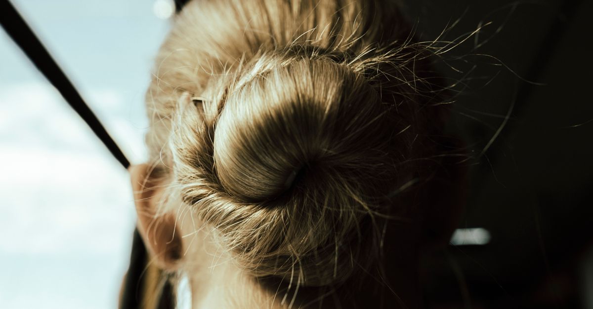 Looking at the back of the head for signs of patchy hair loss