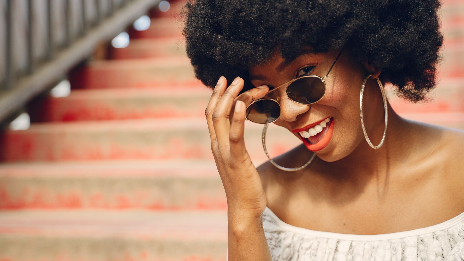 Woman with healthy natural afro hair after using the best products for afro hair growth
