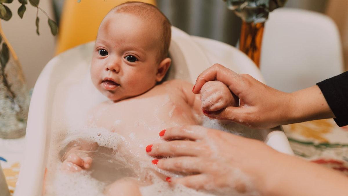 Baby in a bubble bath, the everyday moment behind the question is baby shampoo sulfate free