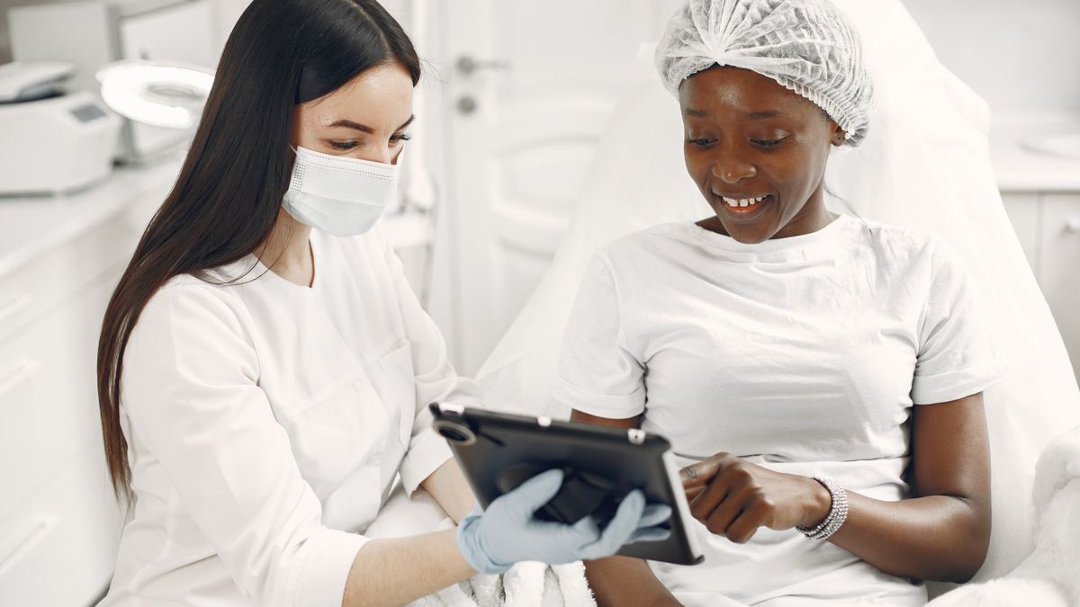 A hair and scalp consultation of the kind trichologists Edinburgh residents attend