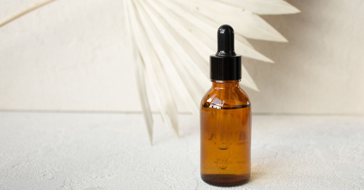 Botanical hair serum bottle, the kind people compare when looking for a vegamour alternative