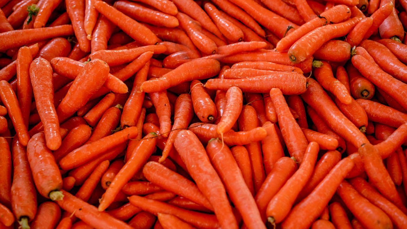 Fresh carrots, a beta carotene food that helps prevent vitamin A deficiency