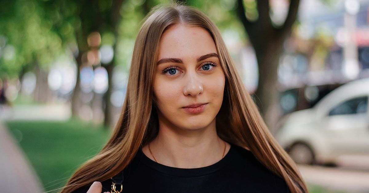 Woman with a centre parting, the first place a widening parting in women shows