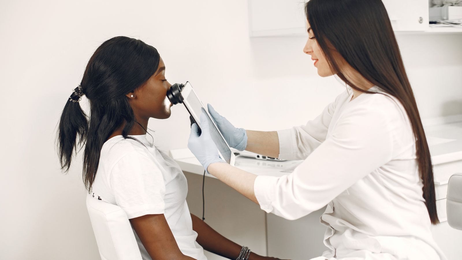 Specialist analysing a scalp affected by DHT-related hair loss