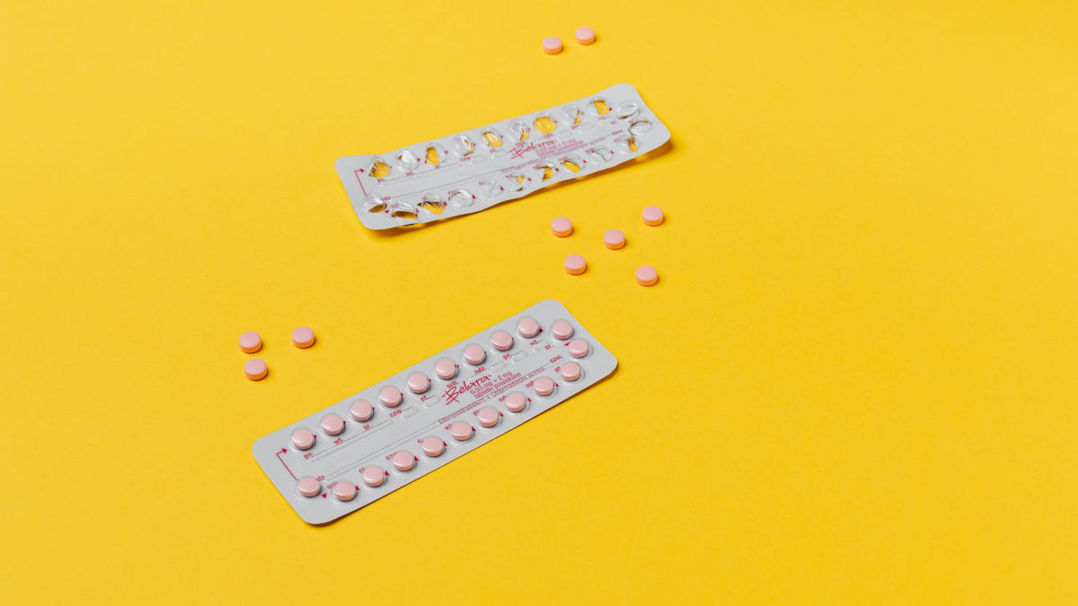 Blister packs of pink pills, the contraceptive pill that can bring hair shedding after stopping the pill