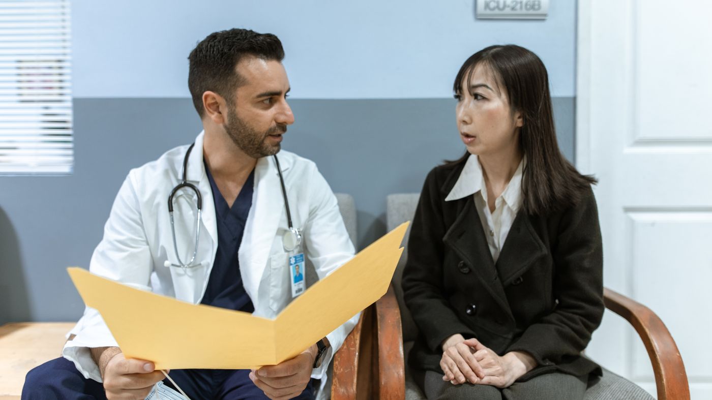 Doctor consulting a patient about how to fix a nutrient deficiency