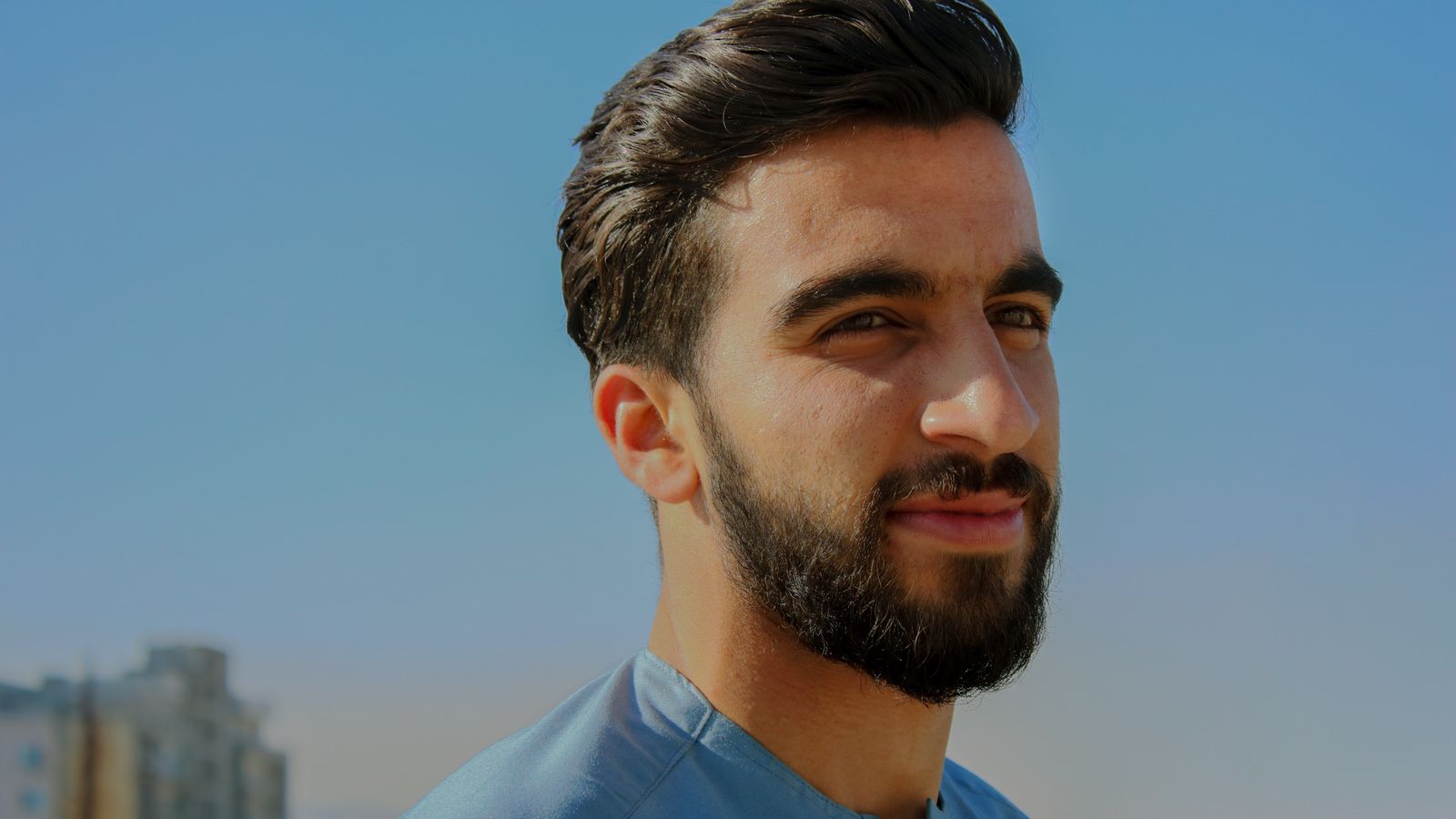 Man outdoors with healthy hair, wondering if I stop vaping will my hair grow back