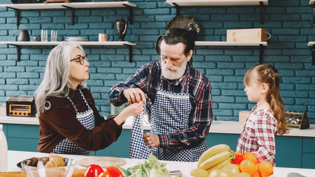 Older couple cooking with a grandchild in a home kitchen, illustrating whether a keto diet helps early dementia