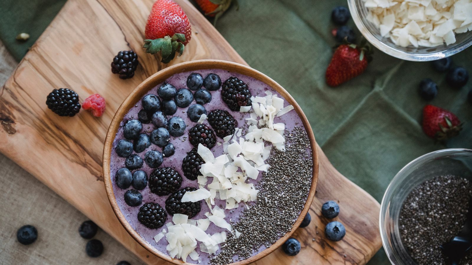 Superfood smoothie bowl, a way to take maca root for hair growth
