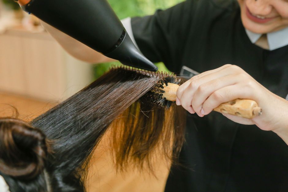 Styling damaged hair at home to repair and condition it