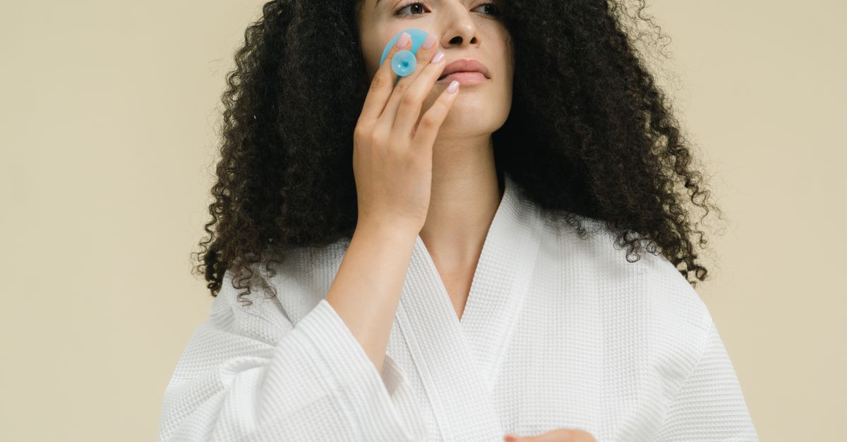 Skincare roller tool, similar to a derma stamp for the scalp