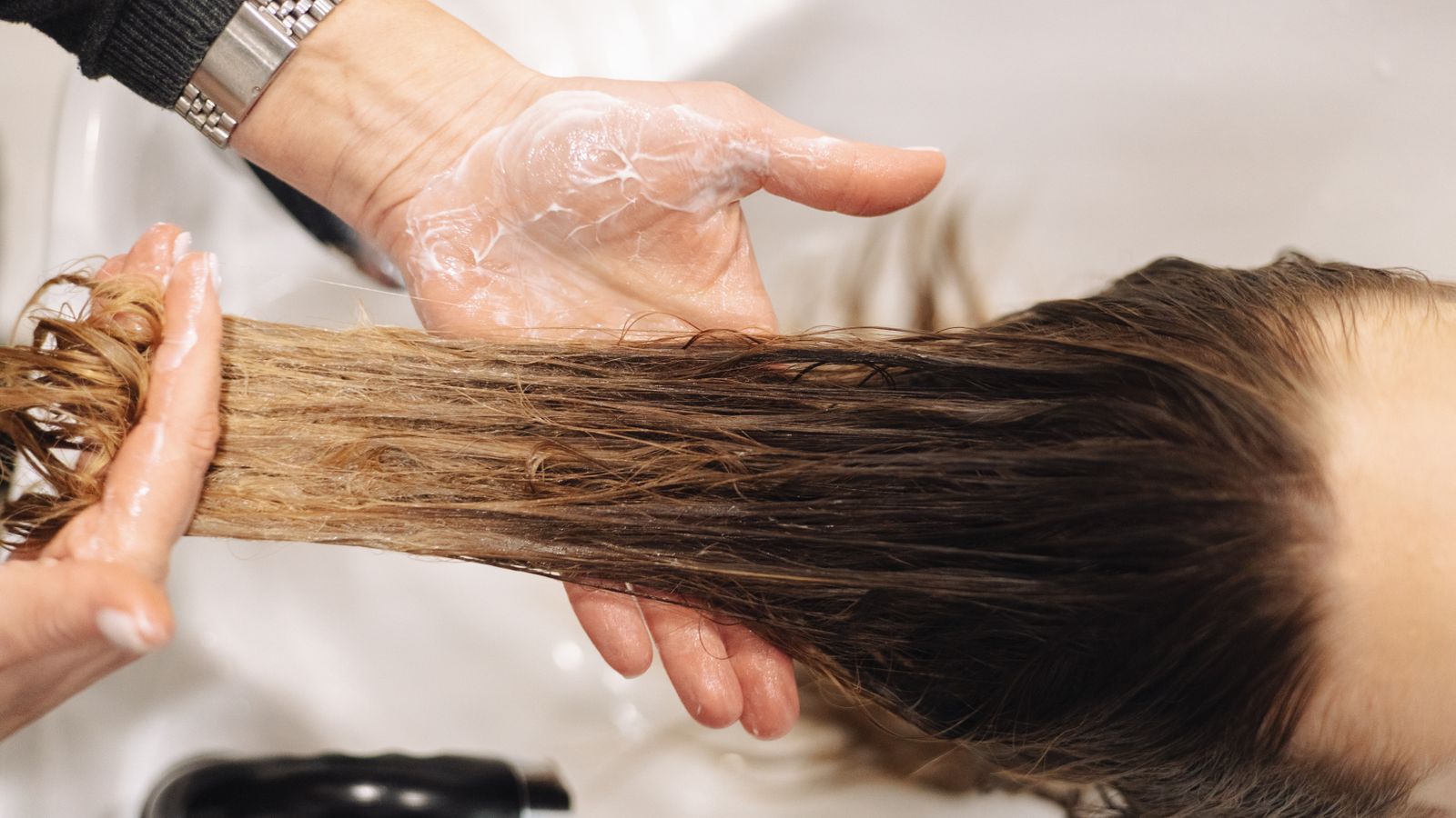 Gentle scalp washing technique used to calm scalp inflammation