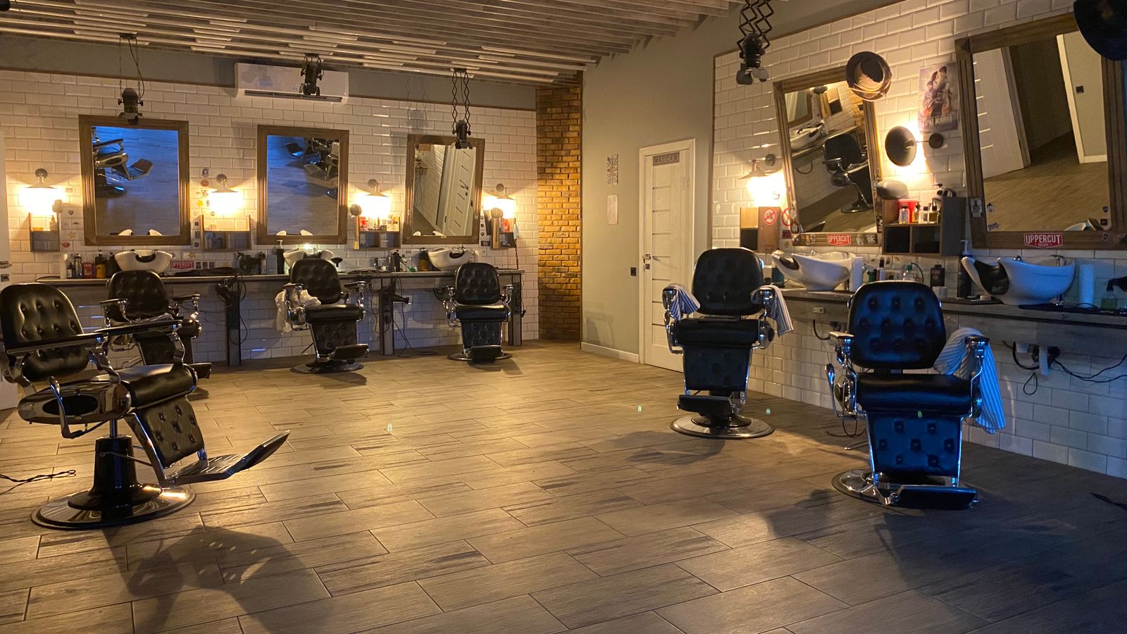 Bright modern hair salon interior, typical of the clinics you find searching for a trichologist in Chelsea