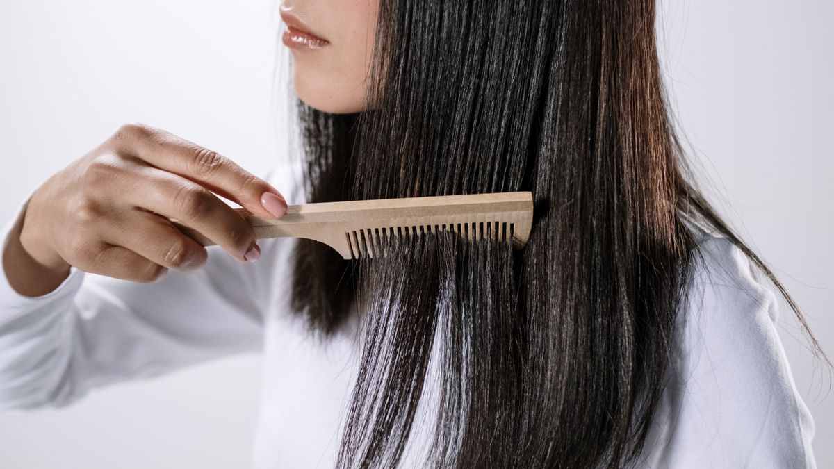 Combing hair gently to limit snapping, the everyday care trichologists Coventry recommend for breakage